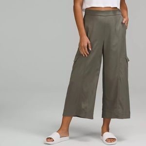 New Metropolis Maven High-Rise Crop 23" in Grey Sage